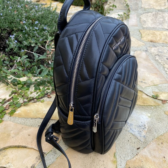 NWT Michael Kors md quilted leather backpack - Picture 5 of 7